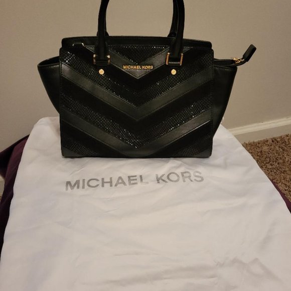 Michael Kors black handbag with multiple textures. - Picture 7 of 7